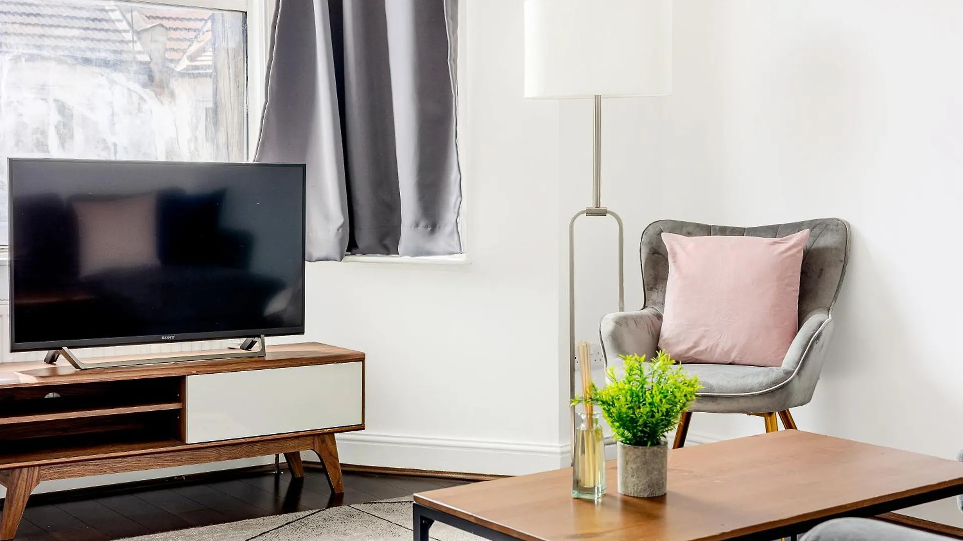 Bright 2Br Flat, Forest Gate, East Londres 0*,  Reino Unido