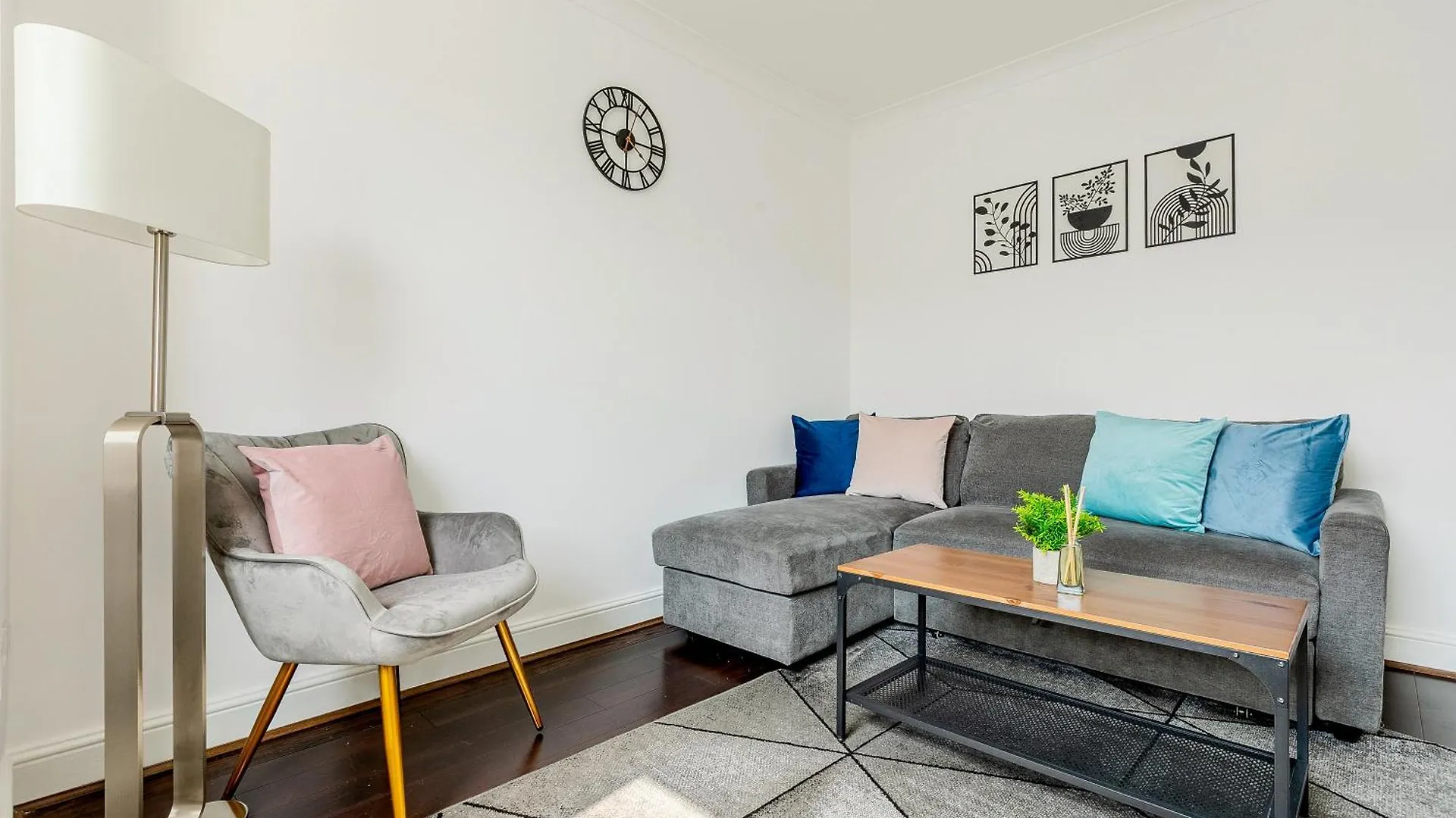 Bright 2Br Flat, Forest Gate, East Londres Reino Unido