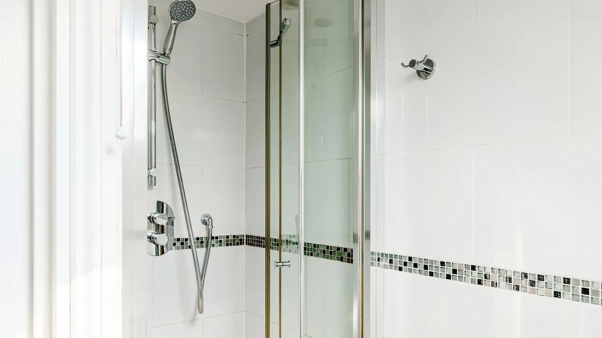 Bright 2Br Flat, Forest Gate, East Londres 0*,  Reino Unido
